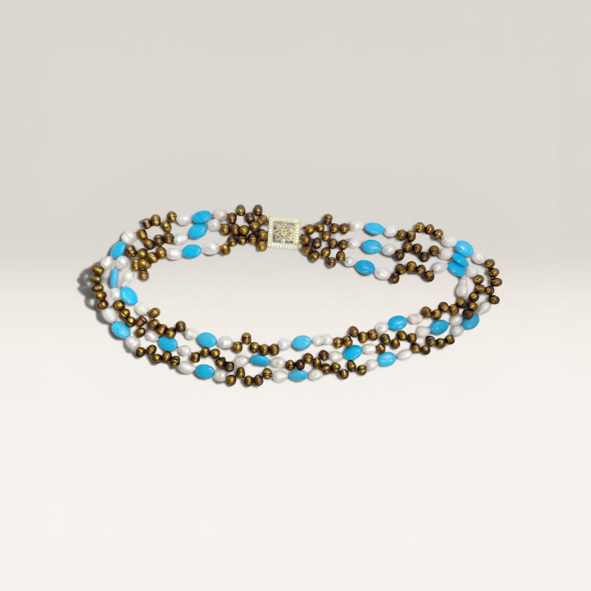 Collana Turchese Naturale, Perla di Fiume Dorata, Perla di Fiume Bianca, 3 Fili, Chiusura Argento Dorato.