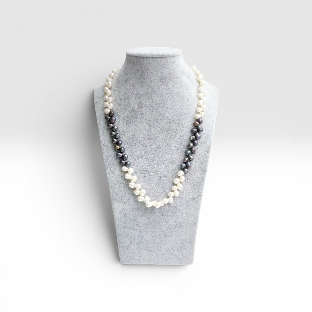 Collana Perla di fiume bianca e nera, Chiusura in Acciaio.