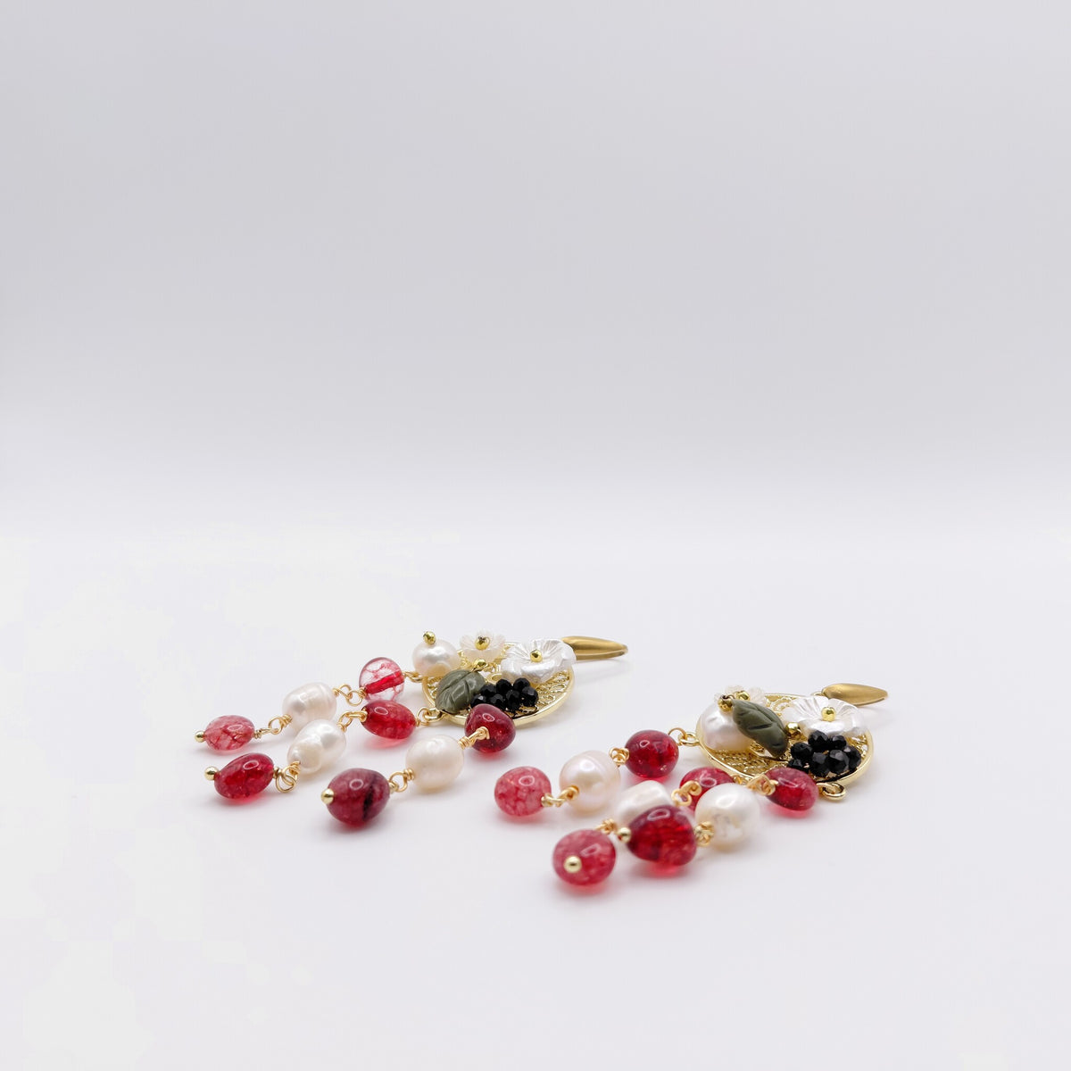 Orecchini Ottone, Corallo Rosa, Spinello Nero, Tormalina, Perla di Fiume "Fiori".