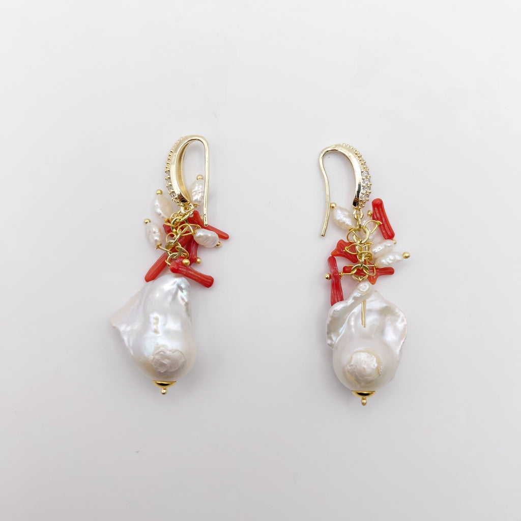 Orecchini Ottone, Perla di Fiume, Perla Scaramazza, Corallo.