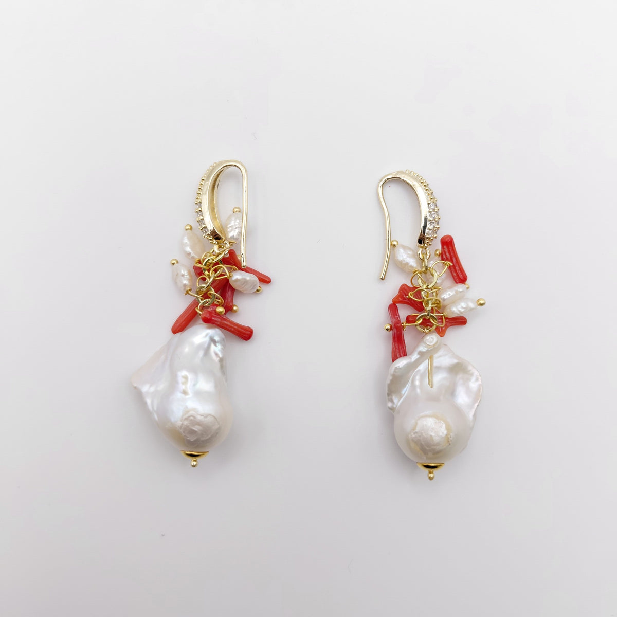 Orecchini Ottone, Perla di Fiume, Perla Scaramazza, Corallo.