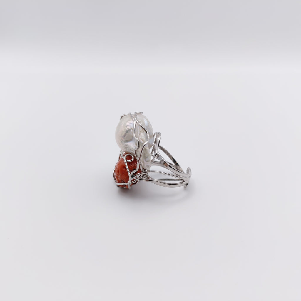 Anello Argento Sterling Rodiato, Perla Australiana Scaramazza e Corallo.